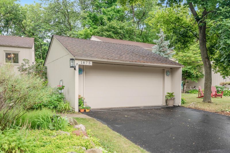 1875 Black Oaks Ln N, Plymouth, MN 55447