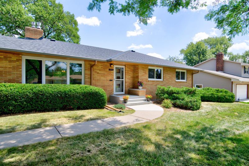 1756 Saint Marys St, Falcon Heights, MN 55113