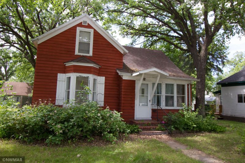 117 Markley Ave S, Thief River Falls, MN 56701