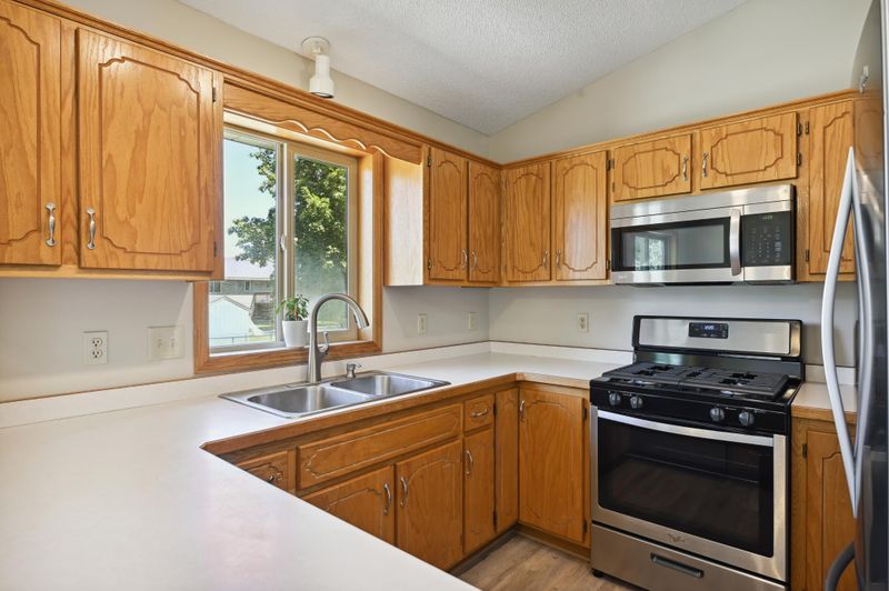 571 Kennedy St, Anoka, MN 55303