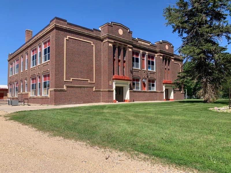 401 W Luverne St, Magnolia, MN 56158
