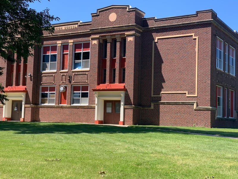 401 W Luverne St, Magnolia, MN 56158