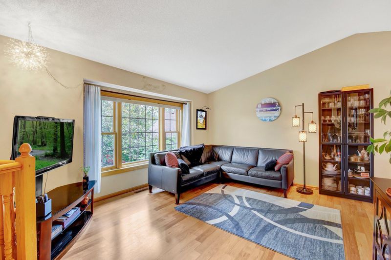 1068 Bonnieview Cir, Woodbury, MN 55129