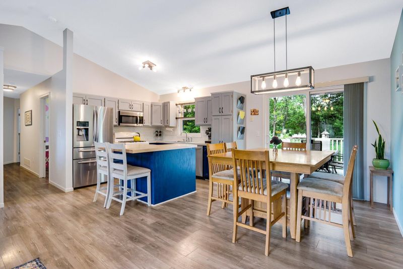 31205 Orton Dr, Lindstrom, MN 55045