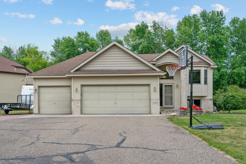 31205 Orton Dr, Lindstrom, MN 55045