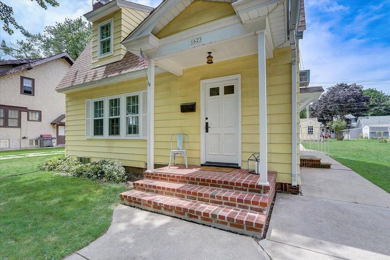 1623 Greeley Ave N, Glencoe, MN 55336