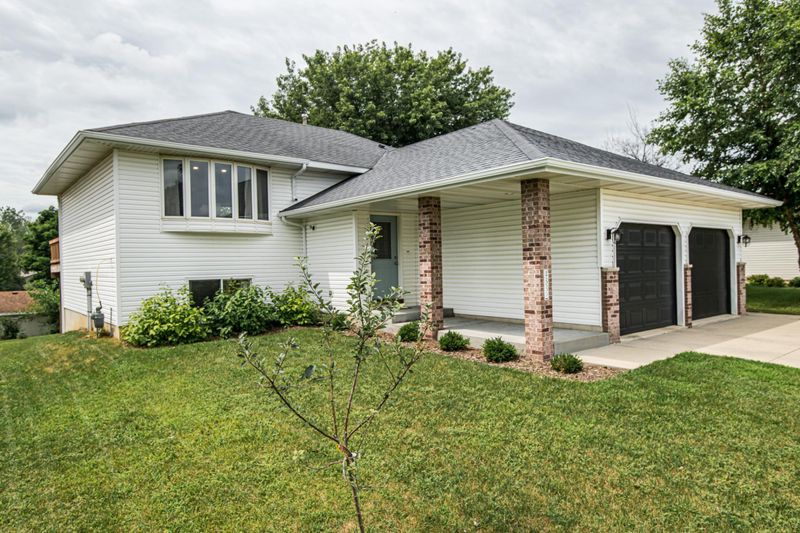 4332 9th St NW, Rochester, MN 55901