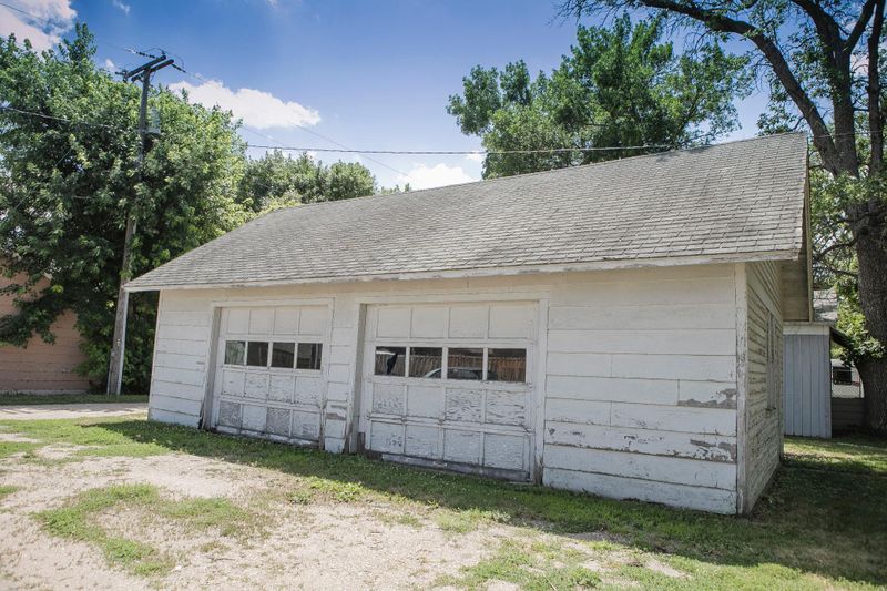 107 W 8th St, Morris, MN 56267