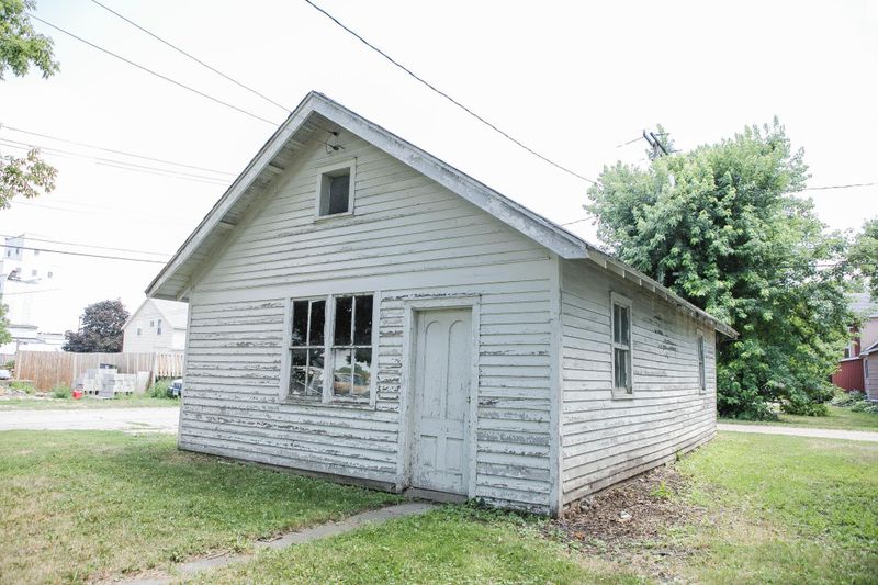 107 W 8th St, Morris, MN 56267