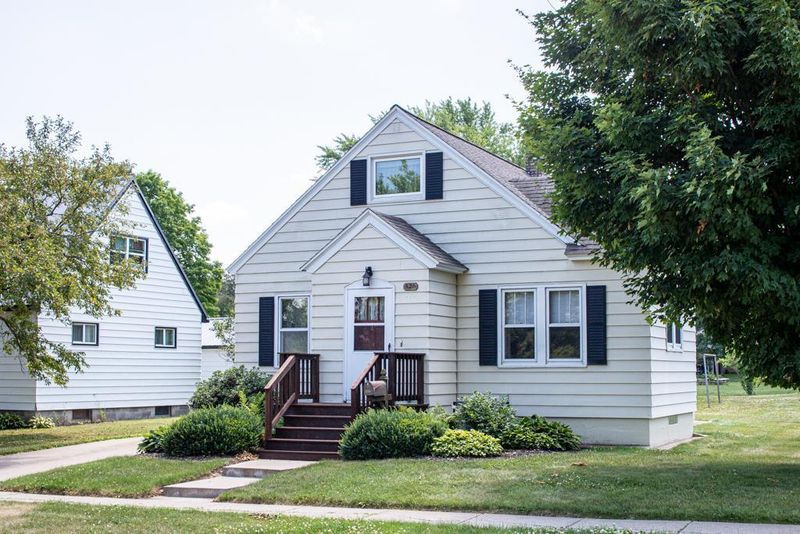 526 E Woodland Ave, Barron, WI 54812