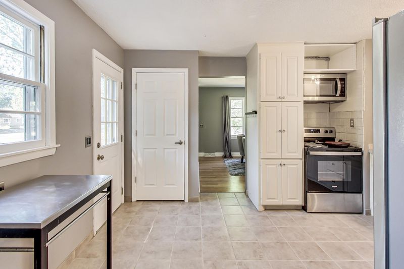 6008 Quebec Ave N, New Hope, MN 55428