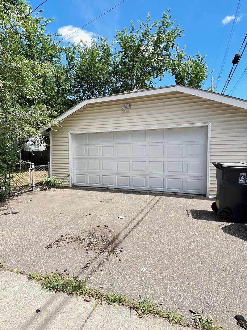 438 Charles Ave, Saint Paul, MN 55103