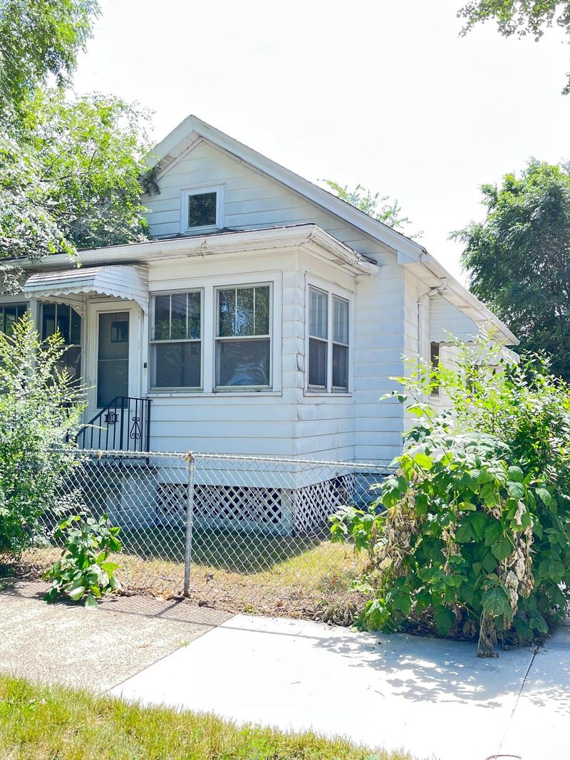 438 Charles Ave, Saint Paul, MN 55103