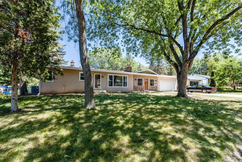 2216 Craig Pl, Maplewood, MN 55109