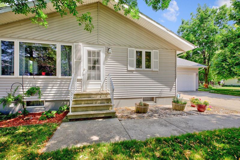 513 5th St, West Concord, MN 55985