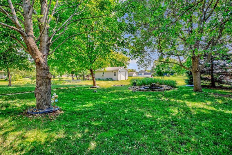 513 5th St, West Concord, MN 55985