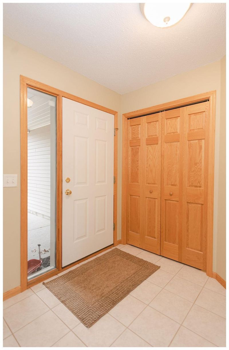 801 Oak Pond Dr, Sartell, MN 56377