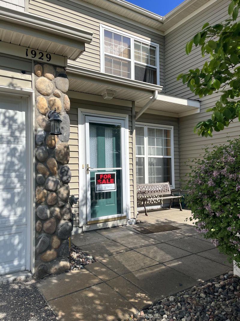 1929 Bluestem Ln, Shoreview, MN 55126