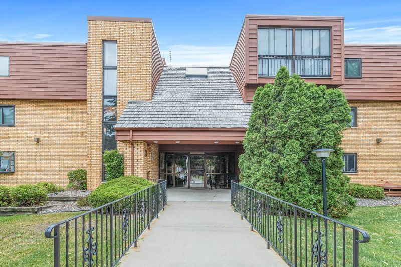 1011 41st Ave NE #318, Columbia Heights, MN 55421