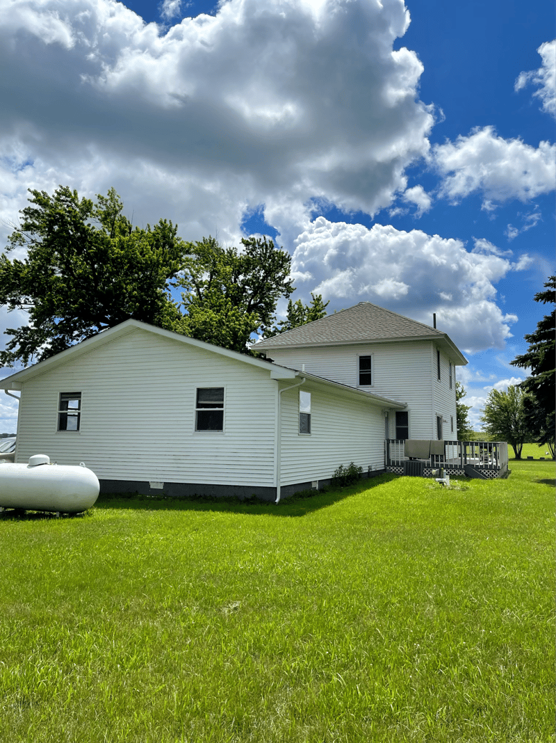 10256 530th Ave, Bricelyn, MN 56014