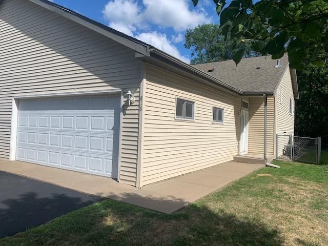 818 13th St W, Hastings, MN 55033