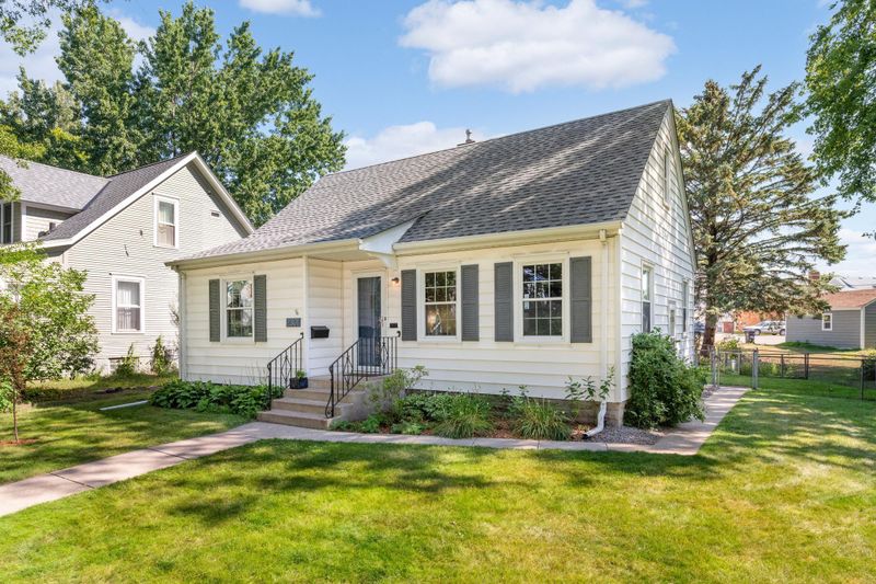 2301 Brewster St, Saint Paul, MN 55108