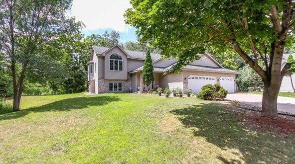 3095 Stoneridge Ct, Maplewood, MN 55109