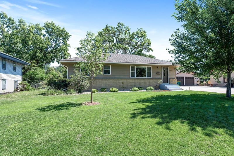 6800 Drew Ave N, Brooklyn Center, MN 55429