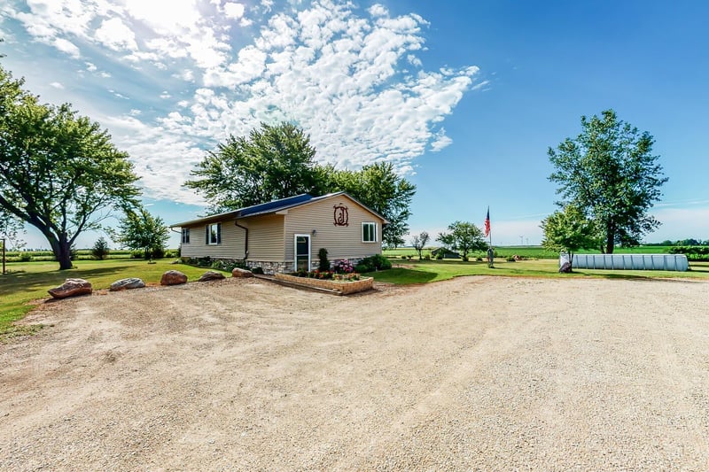 61407 300th St, Sargeant, MN 55973