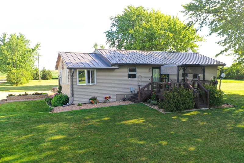 61407 300th St, Sargeant, MN 55973