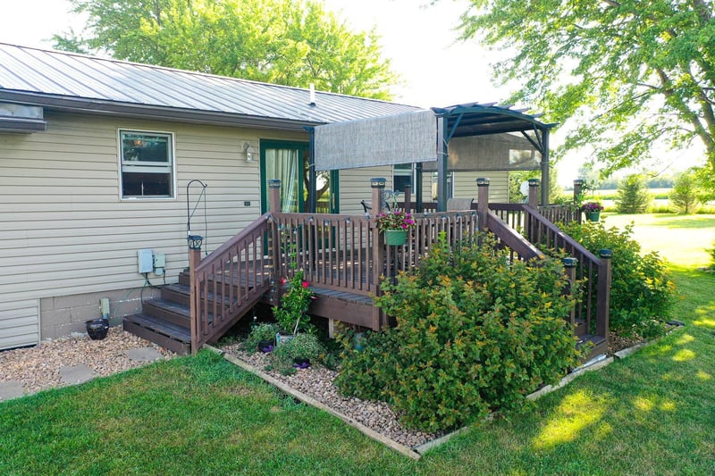 61407 300th St, Sargeant, MN 55973