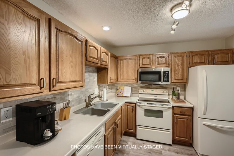 2525 76th St E #202, Inver Grove Heights, MN 55076