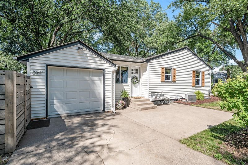 2601 York Ave N, Robbinsdale, MN 55422