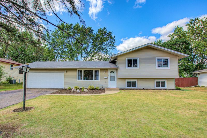 7781 Arlington Ave N, Brooklyn Park, MN 55443