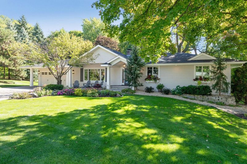 6001 Leslee Ln, Edina, MN 55436