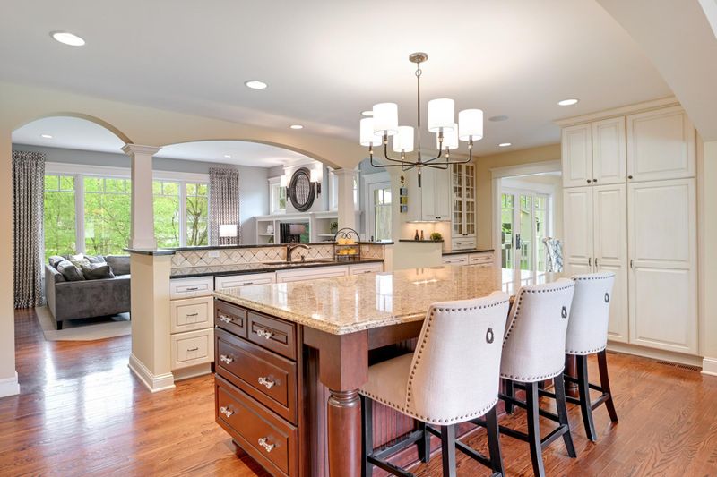 6001 Leslee Ln, Edina, MN 55436