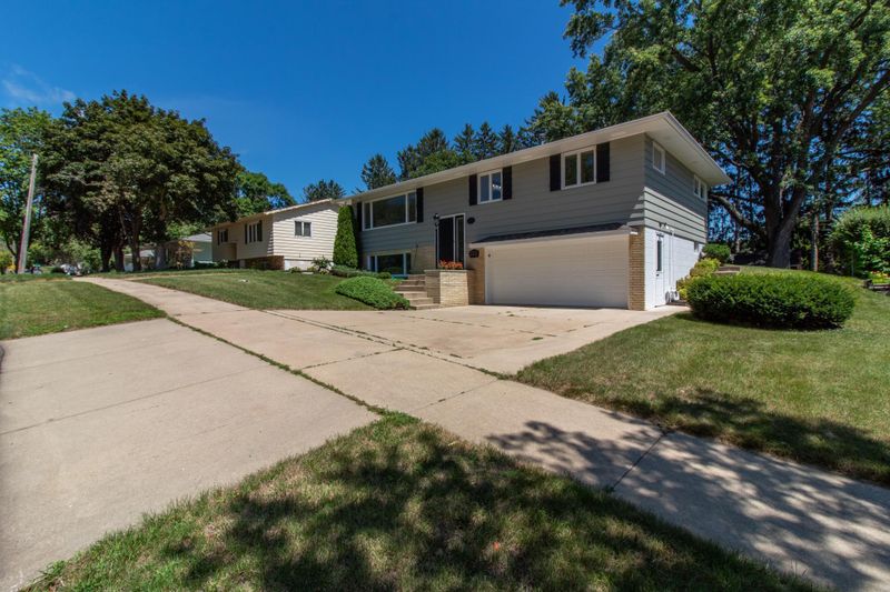 1546 5th Ave NE, Rochester, MN 55906