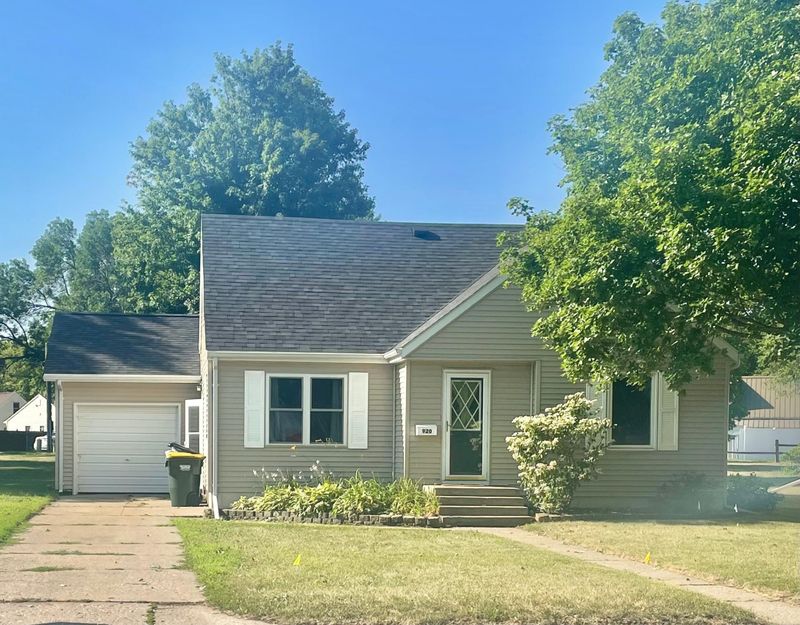 920 E 2nd St, Redwood Falls, MN 56283