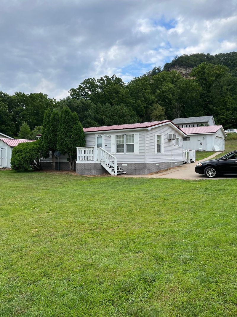 614 E 1st St, Nelson, WI 54756
