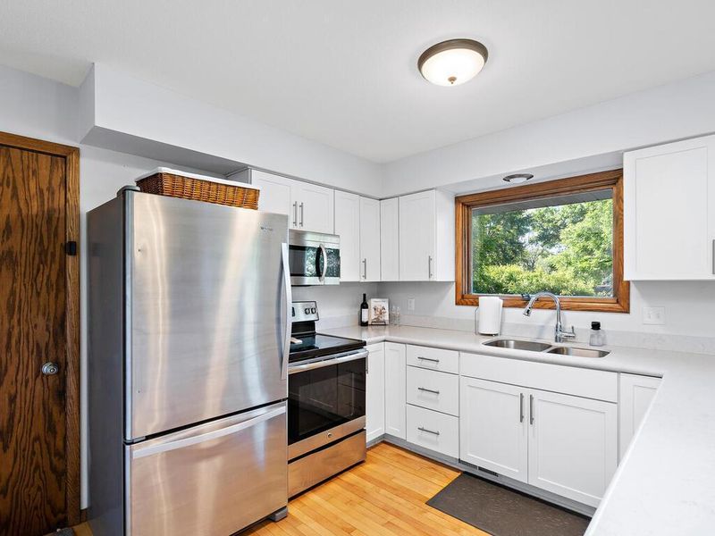 5452 Kimberly Rd, Minnetonka, MN 55345