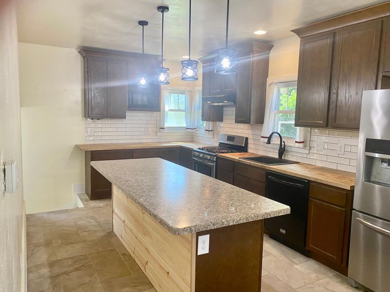 1136 Richland Ave, Saint Charles, MN 55972