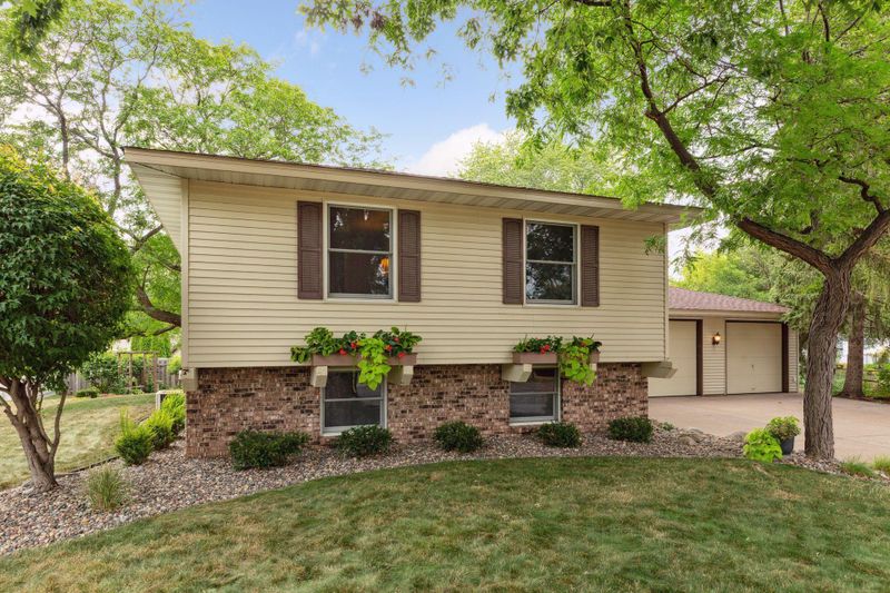 185 Ruth St N, Saint Paul, MN 55119