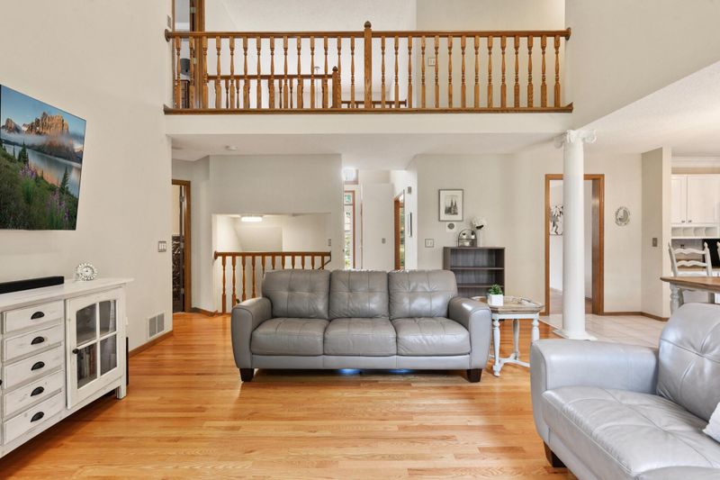 16272 Mayfield Dr, Eden Prairie, MN 55347