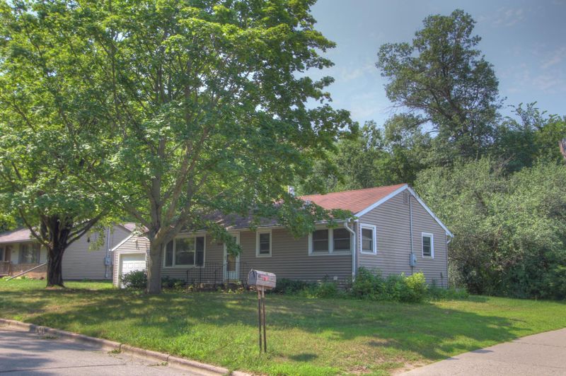 1516 Birchwood Dr, Red Wing, MN 55066
