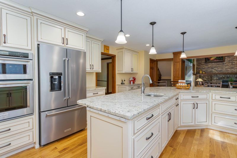 4932 Safari Ct S, Eagan, MN 55122