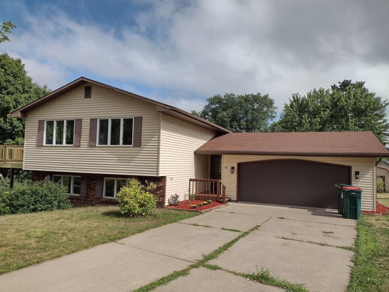 1121 Wasson Cir, River Falls, WI 54022
