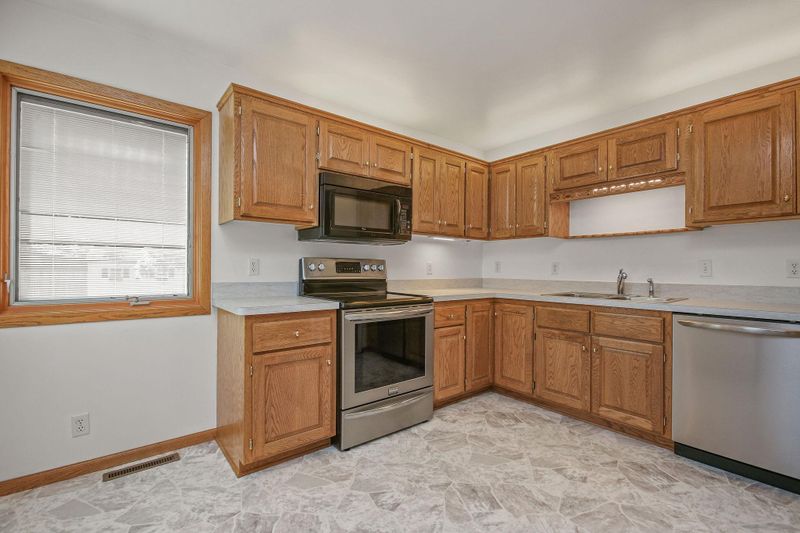 2220 Oakwood Dr, Mounds View, MN 55112
