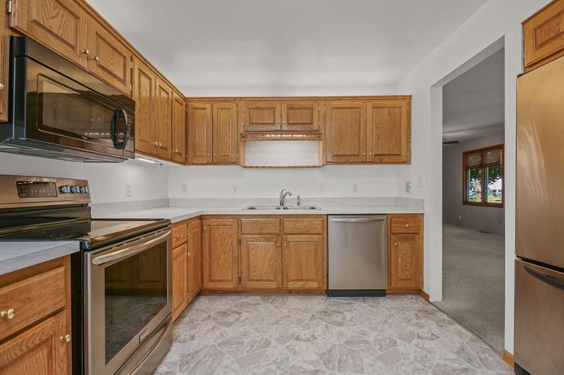 2220 Oakwood Dr, Mounds View, MN 55112