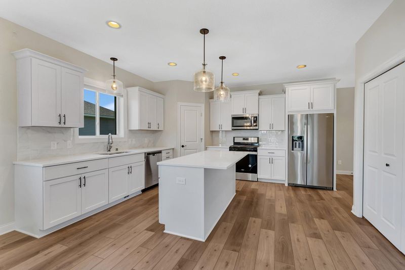 1317 Southfork Dr SE, Hutchinson, MN 55350