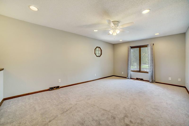 1000 W Prairie St, Belle Plaine, MN 56011